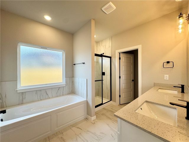 6002 SW Chiefs Avenue, Bentonville, AR 72713