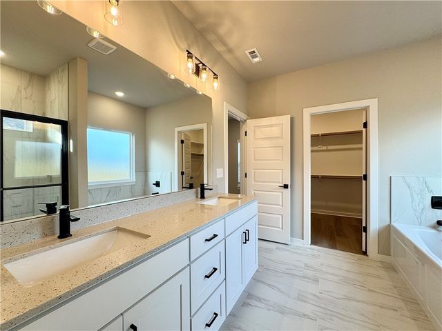 6002 SW Chiefs Avenue, Bentonville, AR 72713