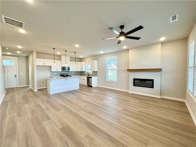 6002 SW Chiefs Avenue, Bentonville, AR 72713