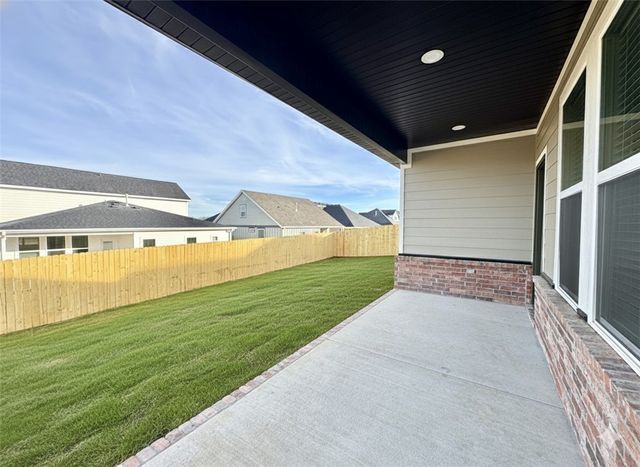 6002 SW Chiefs Avenue, Bentonville, AR 72713