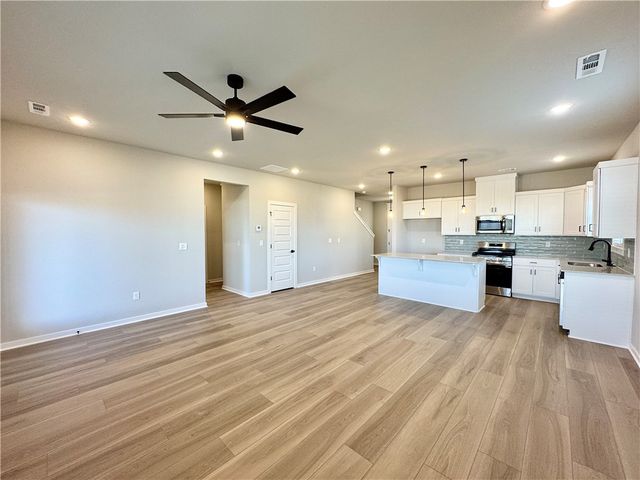 6002 SW Chiefs Avenue, Bentonville, AR 72713