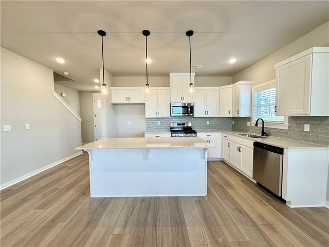 6002 SW Chiefs Avenue, Bentonville, AR 72713