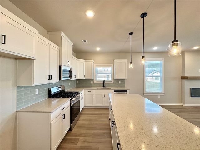 6002 SW Chiefs Avenue, Bentonville, AR 72713