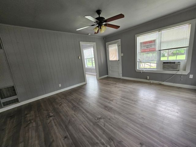 400 S College Street, Itasca, TX 76055