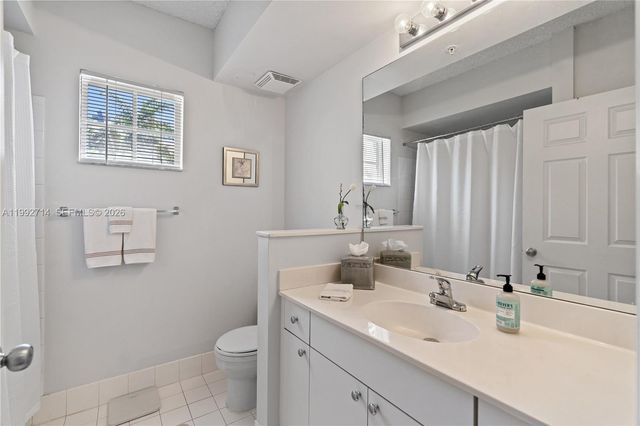 17100 N Bay Rd 1301, Sunny Isles Beach, FL 33160