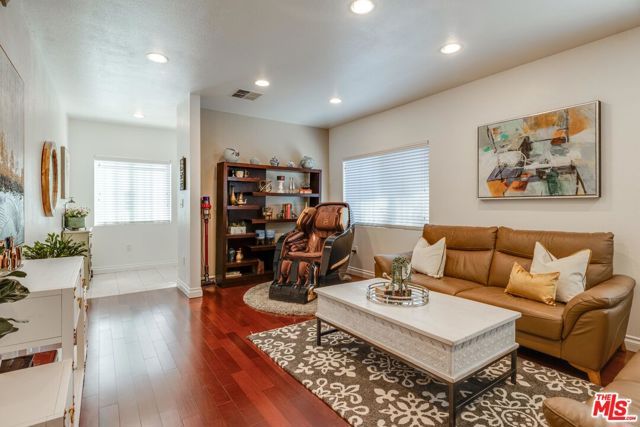 1245 S Muirfield Road, Los Angeles, CA 90019