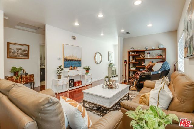 1245 S Muirfield Road, Los Angeles, CA 90019