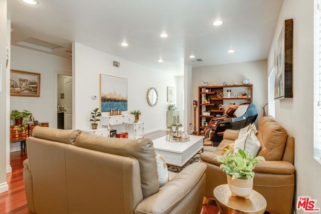 1245 S Muirfield Road, Los Angeles, CA 90019