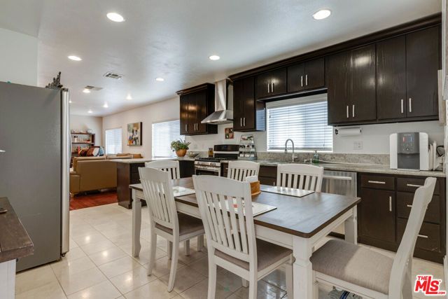 1245 S Muirfield Road, Los Angeles, CA 90019
