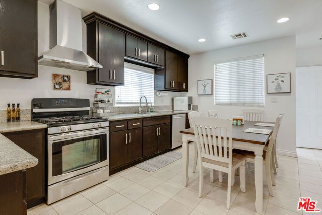 1245 S Muirfield Road, Los Angeles, CA 90019
