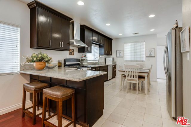 1245 S Muirfield Road, Los Angeles, CA 90019