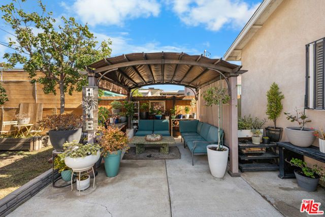 1245 S Muirfield Road, Los Angeles, CA 90019