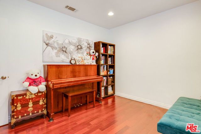1245 S Muirfield Road, Los Angeles, CA 90019