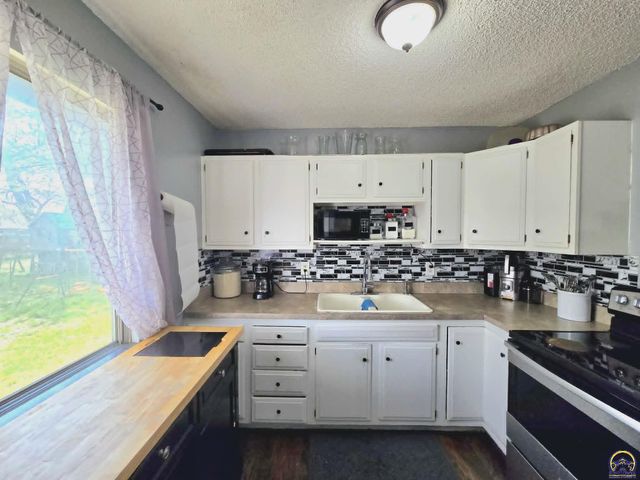 3112 SE Michigan AVE, Topeka, KS 66605