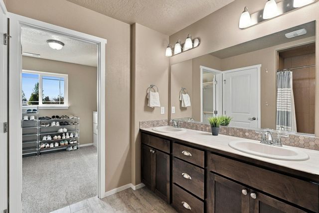 4814 N Emerald Ln, Spokane, WA 99212