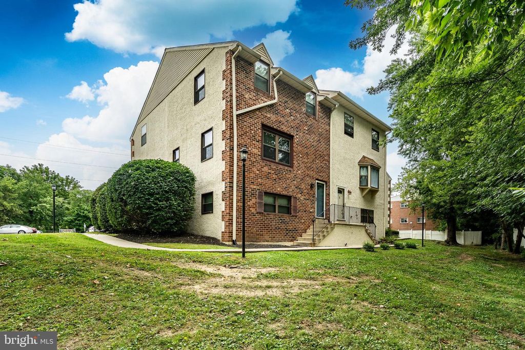 31 SILVER LAKE TER #32, Morton, PA 19070