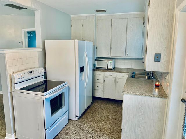 1420 N Federal Highway, Lake Worth Beach, FL 33460