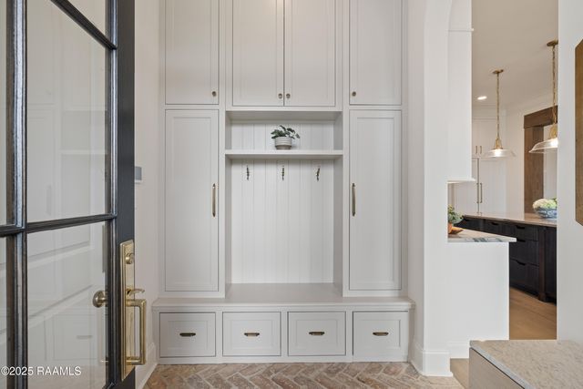 107 Pondside Drive, Lafayette, LA 70503