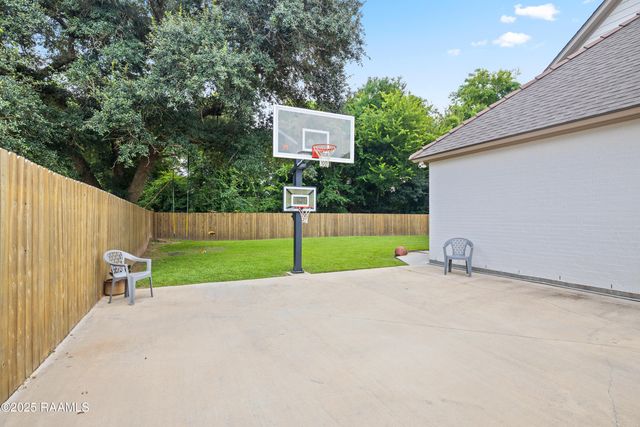 107 Pondside Drive, Lafayette, LA 70503