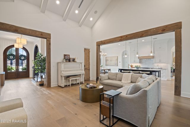 107 Pondside Drive, Lafayette, LA 70503