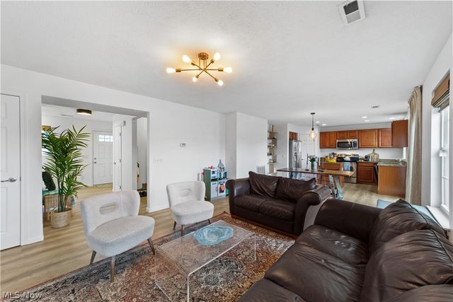 6120 Greenview Trail, North Ridgeville, OH 44039