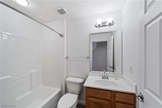 6120 Greenview Trail, North Ridgeville, OH 44039