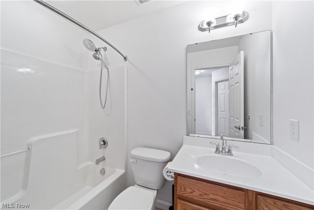 6120 Greenview Trail, North Ridgeville, OH 44039