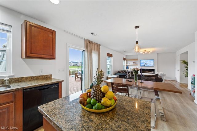 6120 Greenview Trail, North Ridgeville, OH 44039