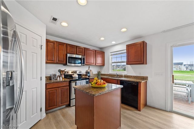 6120 Greenview Trail, North Ridgeville, OH 44039