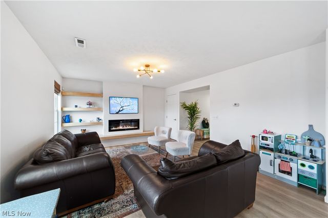 6120 Greenview Trail, North Ridgeville, OH 44039