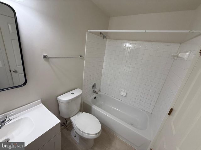 22976 FONTWELL SQ, Sterling, VA 20166