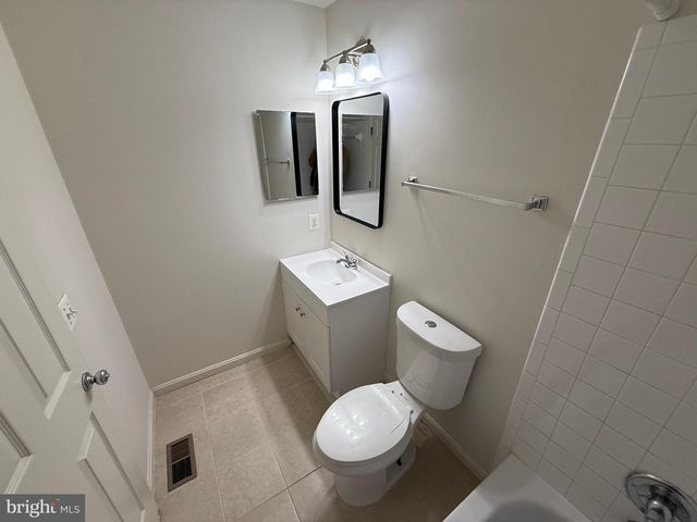 22976 FONTWELL SQ, Sterling, VA 20166