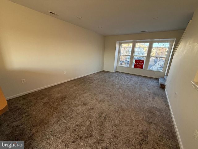 22976 FONTWELL SQ, Sterling, VA 20166