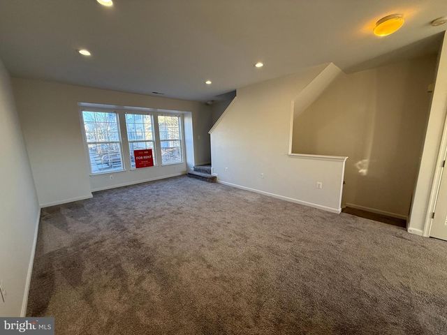 22976 FONTWELL SQ, Sterling, VA 20166