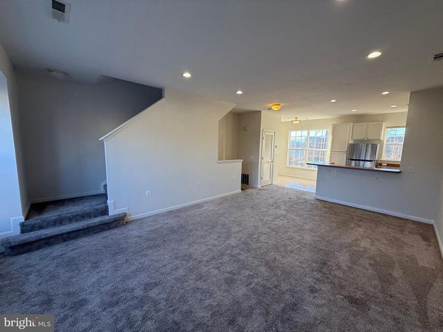 22976 FONTWELL SQ, Sterling, VA 20166