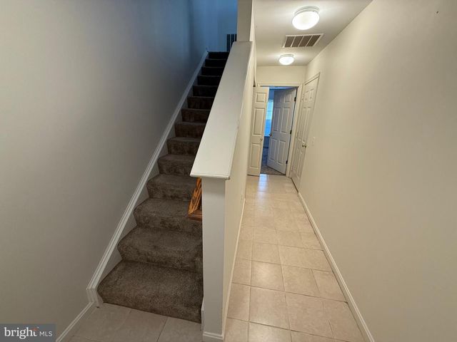 22976 FONTWELL SQ, Sterling, VA 20166