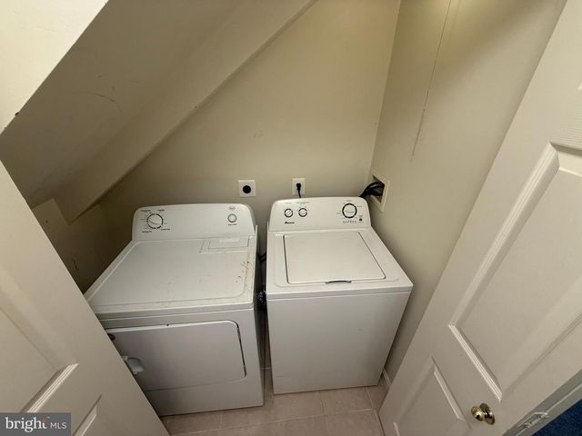 22976 FONTWELL SQ, Sterling, VA 20166