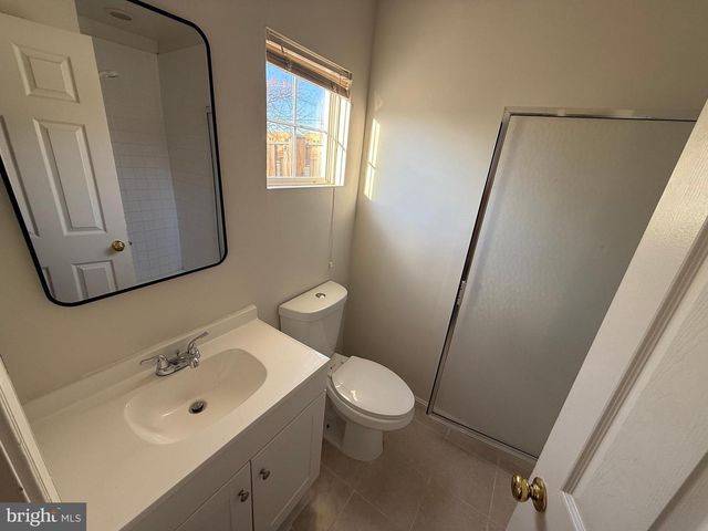 22976 FONTWELL SQ, Sterling, VA 20166