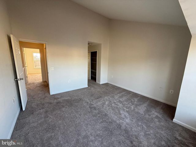 22976 FONTWELL SQ, Sterling, VA 20166