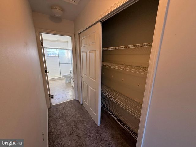 22976 FONTWELL SQ, Sterling, VA 20166