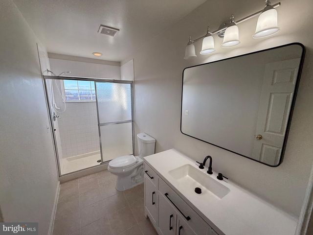 22976 FONTWELL SQ, Sterling, VA 20166