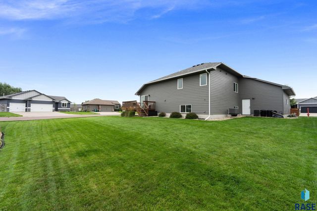 612 Legendary Dr Drive, Harrisburg, SD 57032