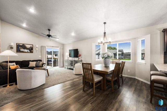612 Legendary Dr Drive, Harrisburg, SD 57032