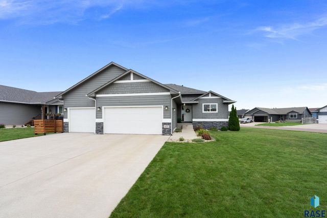 612 Legendary Dr Drive, Harrisburg, SD 57032