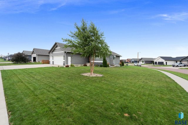 612 Legendary Dr Drive, Harrisburg, SD 57032