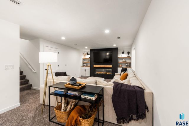 612 Legendary Dr Drive, Harrisburg, SD 57032