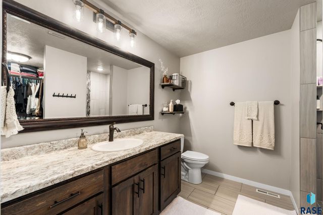 612 Legendary Dr Drive, Harrisburg, SD 57032