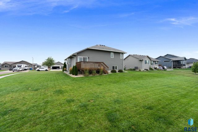 612 Legendary Dr Drive, Harrisburg, SD 57032