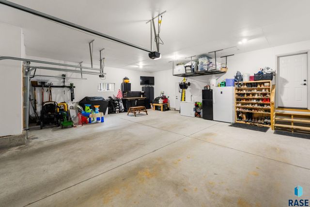 612 Legendary Dr Drive, Harrisburg, SD 57032