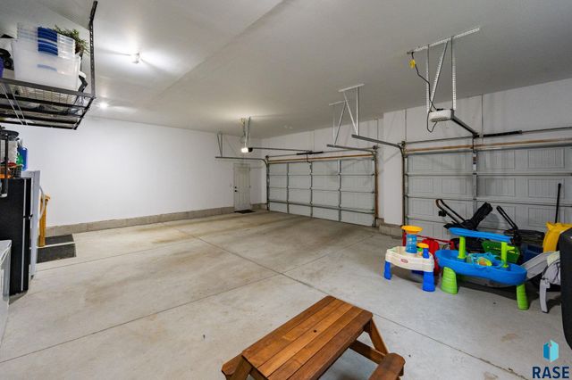 612 Legendary Dr Drive, Harrisburg, SD 57032
